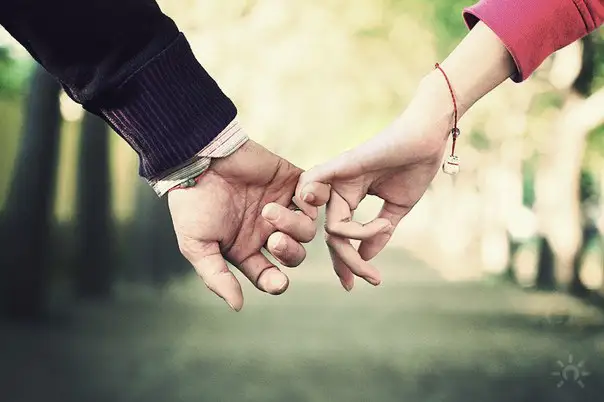 قۇدا ءتۇسۋ - نەكەلەسۋ ەمەس