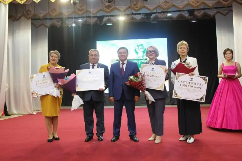 Чествование лучших педагогов прошло в Акмолинской области