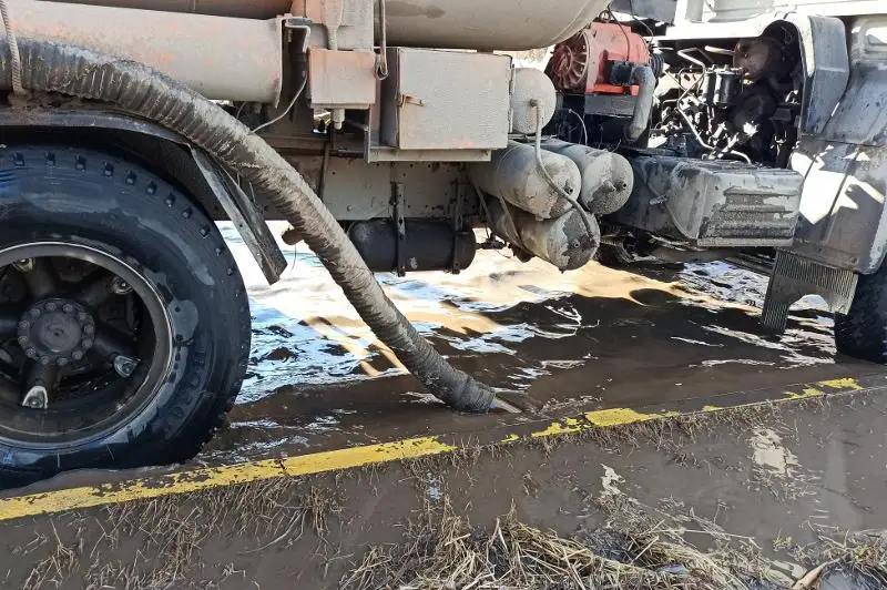 Наказан водитель ассенизатора, сливавший талые воды в селе Павлодарское