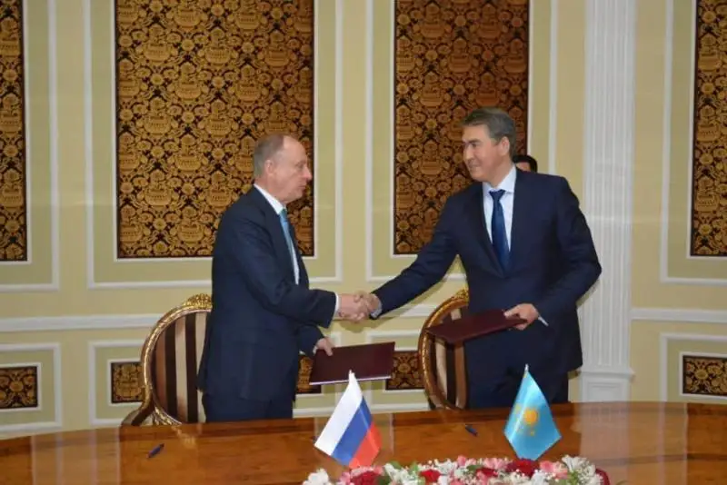 اسەت يسەكەشەۆ ۇ ق ش ۇ- عا مۇشە مەملەكەتتەردىڭ قاۋىپسىزدىك كەڭەستەرىنىڭ حاتشىلارىمەن كەزدەستى