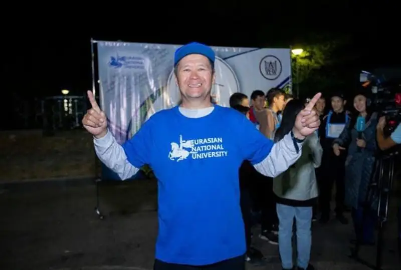 87 км из Семея до дома Мухтара Ауэзова в Абайском районе пробежал марафонец