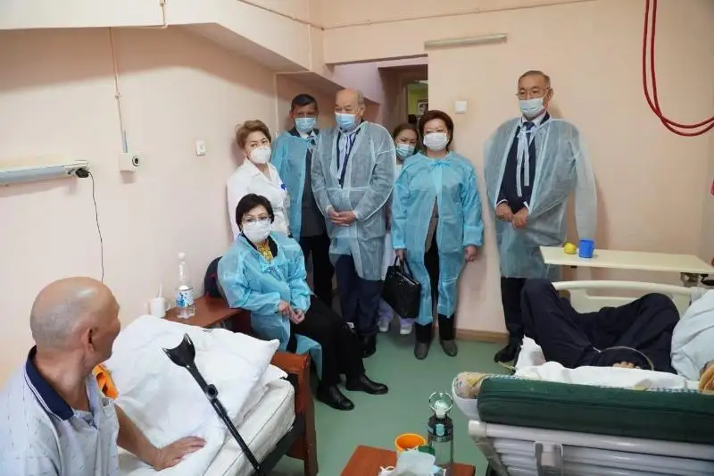 Клинические больницы города Алматы посетили сенаторы