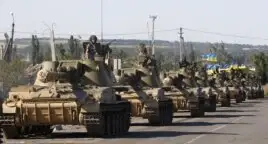 Украина армиясының танкілері қақтығыс аймағына келе жатыр. Донецк облысы, 3 қыркүйек 2014 жыл.