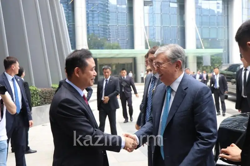 ق ر پرەزيدەنتى حاڭجوۋدا Hikvision كومپانياسىنىڭ شتاب- پاتەرىندە بولدى