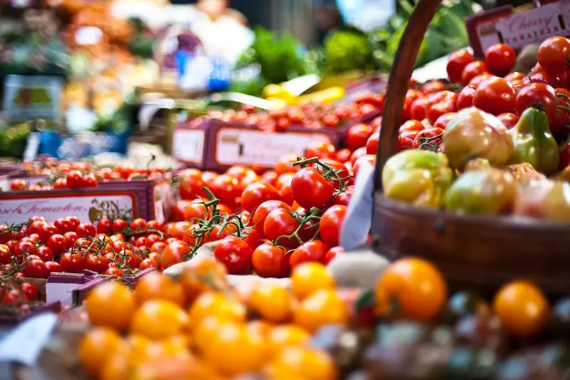Almaty baraholkasynda 3 bazar qaıta jańǵyrtylyp jatyr