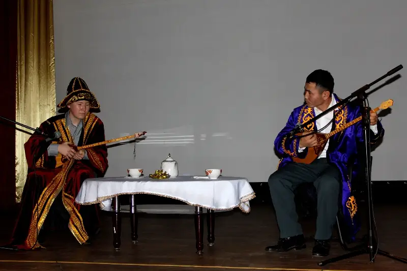 В военном институте Нацгвардии впервые провели состязание по айтысу