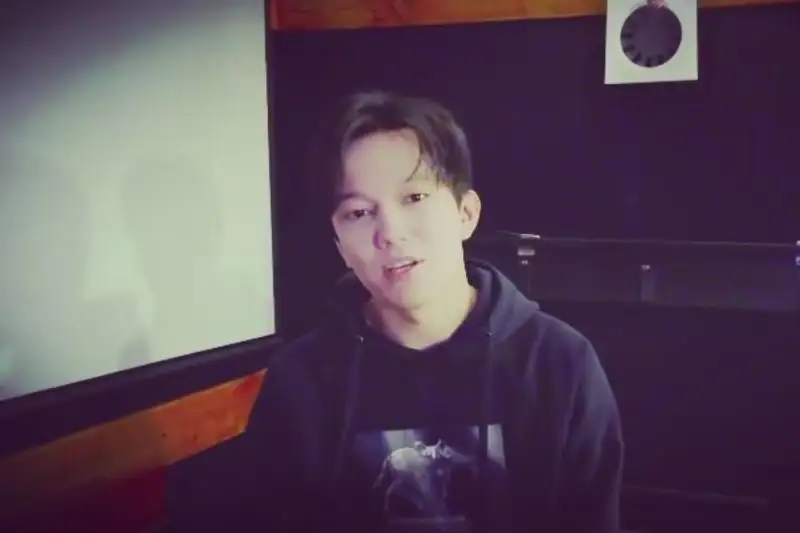 ديماش قۇدايبەرگەن فاناتتارىمەن تىكەلەي ەفيردە كەزدەسپەك