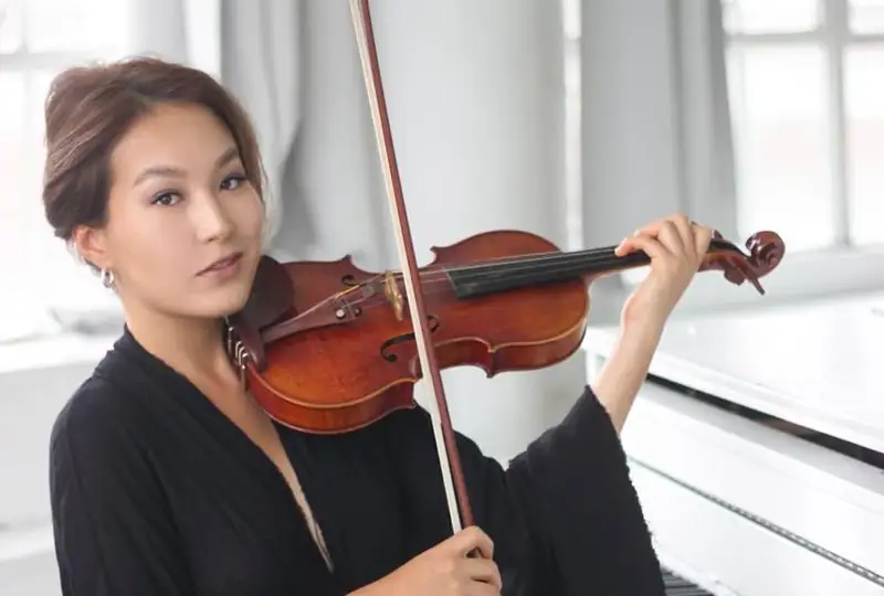 Скрипачка Шынар Нагимова из Атырау покорила Лос-Анджелес