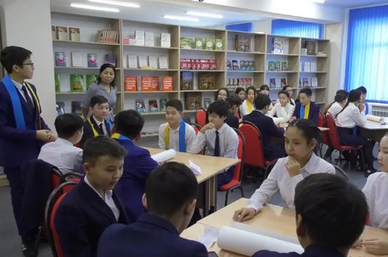 ەلوردا مەكتەپتەرىندە ەلباسى تۋرالى اشىق ساباق ءوتىپ جاتىر