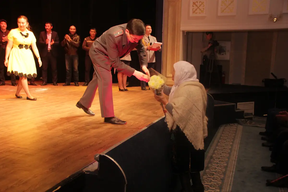 Елордалық полицейлер театр сахнасында спектакль қойды