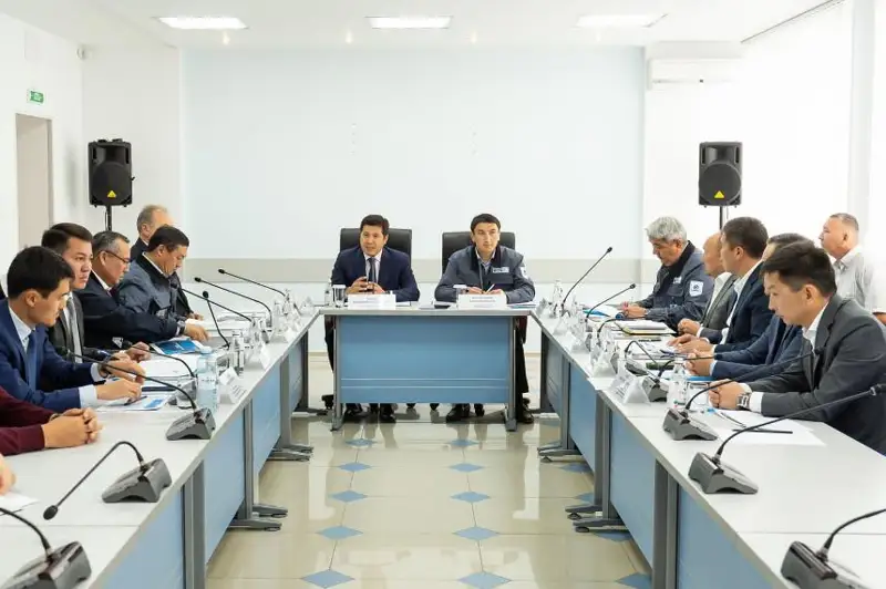 Bıyl elimizdegi úsh zaýyt 17 mln tonna munaı óńdeıdi
