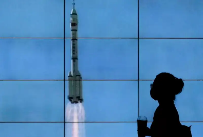 Китай осуществил запуск пилотируемого корабля «Шэньчжоу-14»