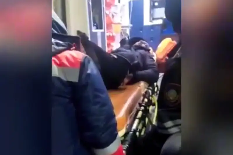 Aqtóbede polıtseıler gazǵa ýlanǵan sheteldikterdi qutqaryp qaldy