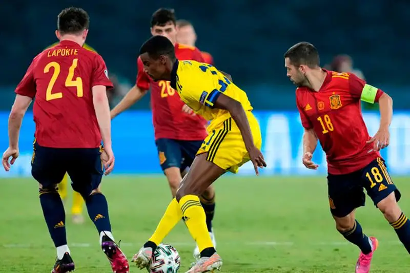 فۋتبولدان ەۋروپا چەمپيوناتى: يسپانيا مەن شۆەتسيا قۇرامالارى تەڭ ءتۇستى