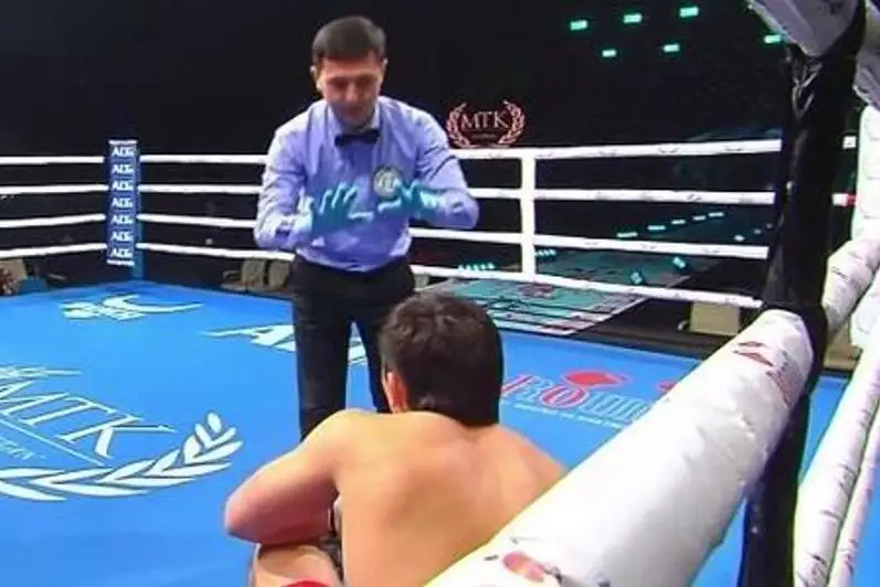 Казахстанский чемпион с двумя титулами за 70 секунд нокаутировал соперника