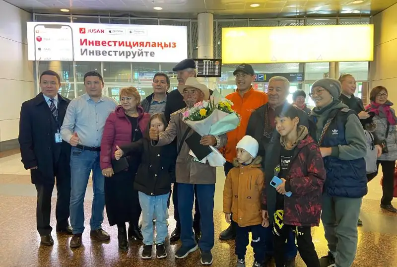 Қазақстанды жаяу аралап, 8 мың шақырым жол жүрген 72 жастағы ақсақал сапарын аяқтады