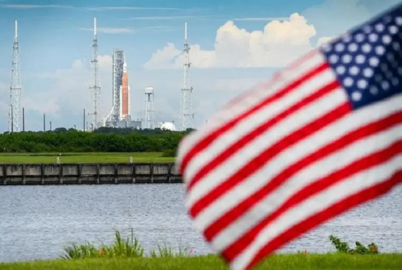 NASA планирует запустить ракету на Луну