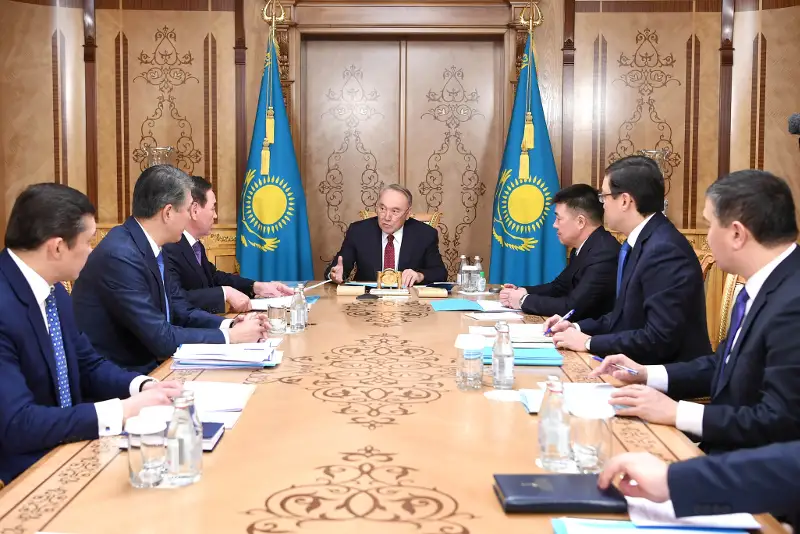 Nursultan Nazarbaev QR Tuńǵysh Prezıdenti – Elbasy Keńsesiniń basshylyǵymen keńes ótkizdi