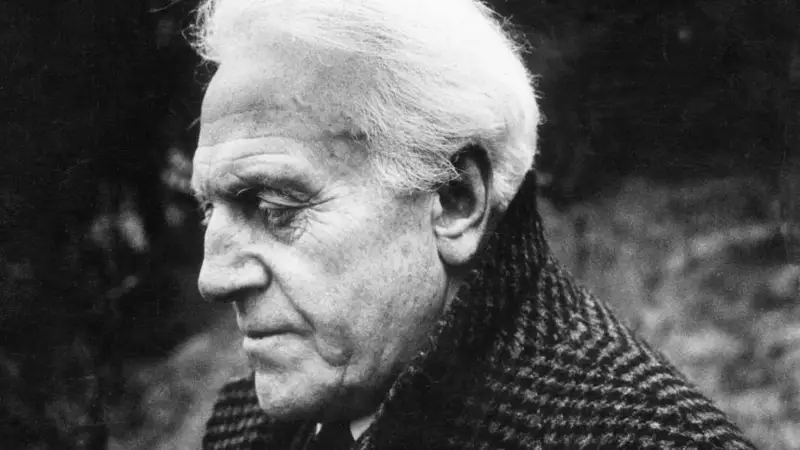 ماڭگىلىك سۇراقتاردىڭ جاۋابىن ىزدەگەن جازۋشى