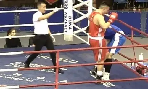 قازاقستاندىق بوكسشى ۆەنگريالىق قارسىلاسىن نوكداۋنعا جىبەردى