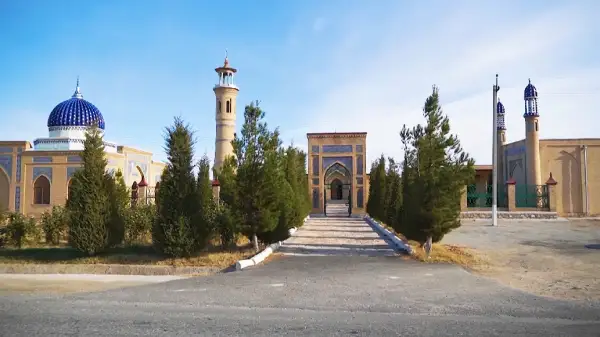 وزبەكستان بيلىگى ايتەكە ءبيدىڭ باسىنا زيارات ەتۋشىلەردى قازاقستاننان كوپتەپ تارتپاق