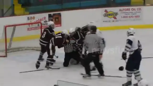 قازاقستان مەن رەسەي حوككەيشىلەرى ويىن بارىسىندا توبەلەسىپ قالدى