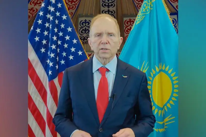 قازاقستانداعى ا ق ش ەلشىلىگى «30 جىل بىرگە» ناۋقانىن باستادى