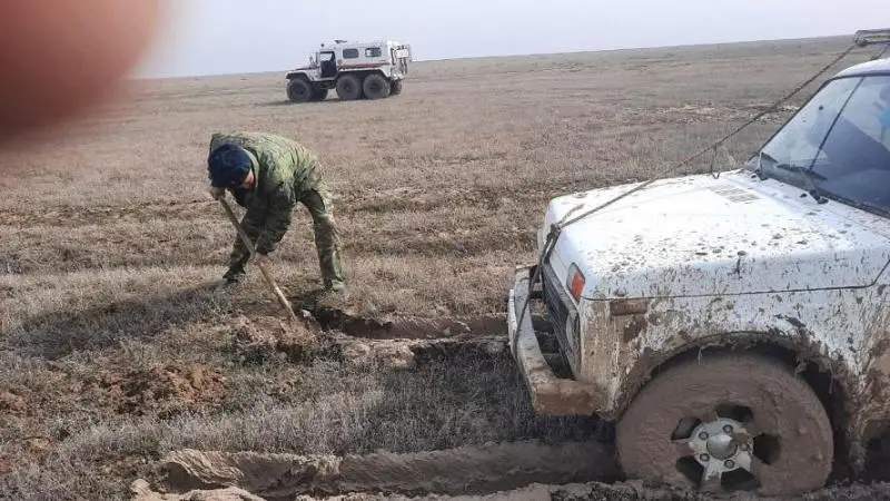 Пропавшую в степи семью нашли в Атырауской области