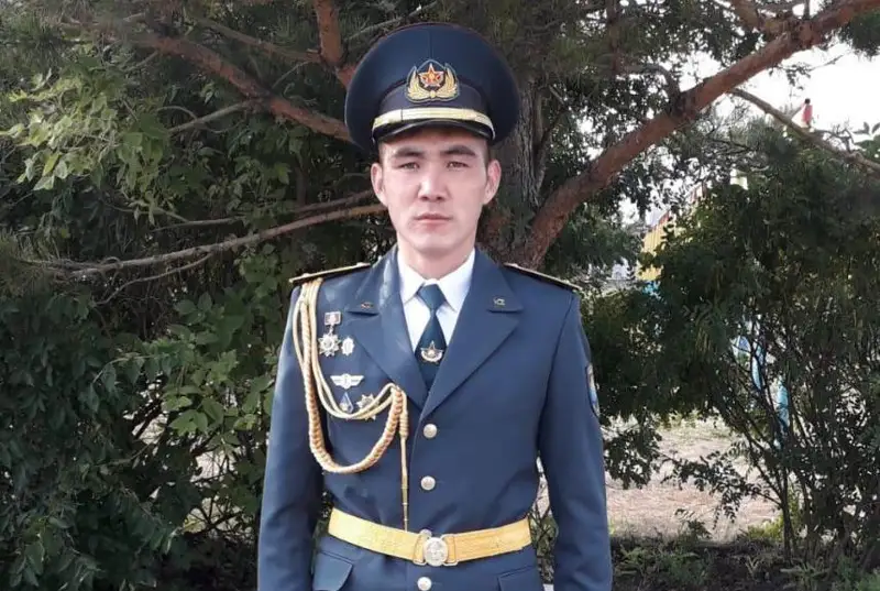 Офицер Нацгвардии помог потушить пожар в жилом доме Актобе