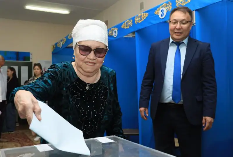 Около 56 % избирателей Актюбинской области приняли участие в референдуме