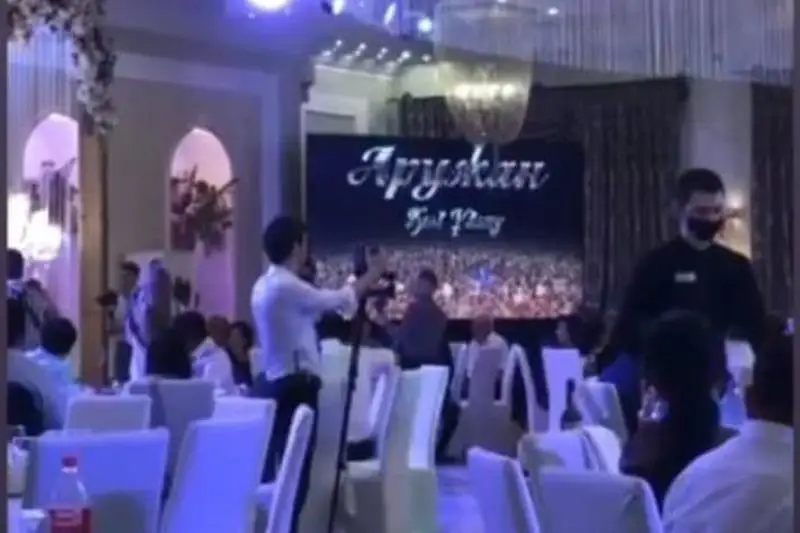 قاراعاندىدا جوعارى لاۋازىمدى شەنەۋنىك 500 ادامعا ۇزاتۋ تويىن جاسادى - ۆيدەو