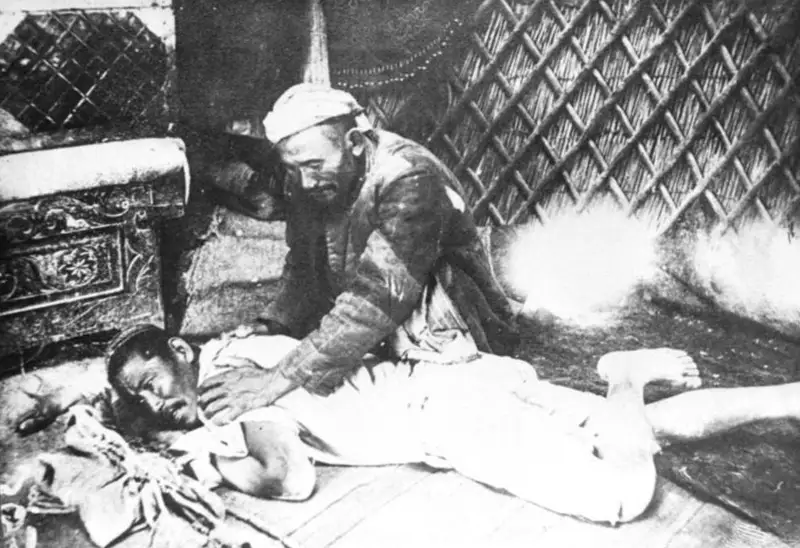 قازاقتان شىققان تۇڭعىش دارىگەر كىم؟