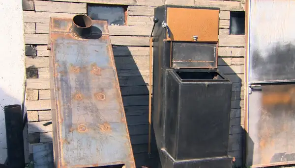 ەلوردالىق ونەرتاپقىشتار سۋمەن جاناتىن پەش جاساپ شىعاردى