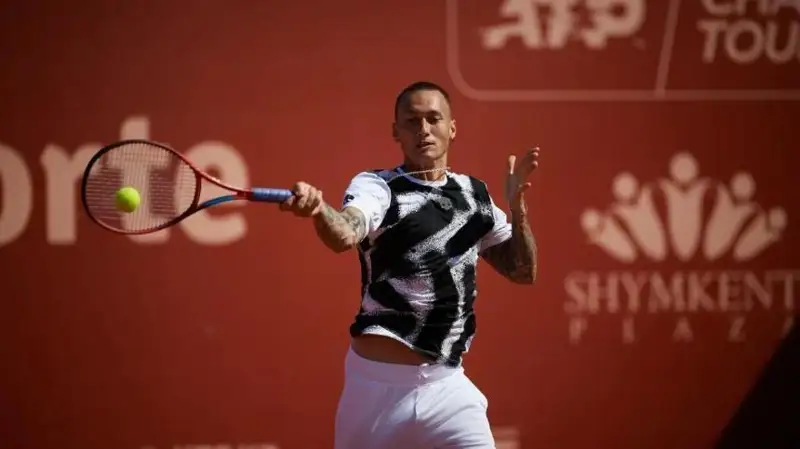 Теннисист Денис Евсеев удачно стартовал на домашнем турнире в Шымкенте