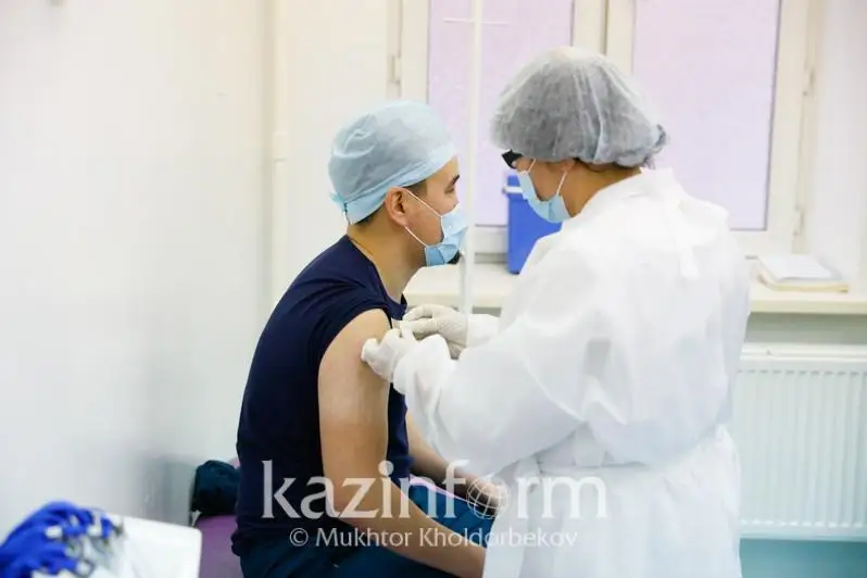Qazaqstanda koronavırýs ınfektsııasyna qarsy vaktsınanyń І komponentin 8 923 124 adam aldy