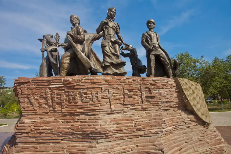 قوعام كەلبەتىن كورسەتكەن كەيىپكەرلەر