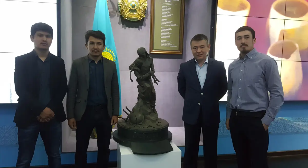 Қазақтың рухын көрсетіп, көтеретін ескерткіштер көп болуы керек - мүсінші Дулат Үсембаев