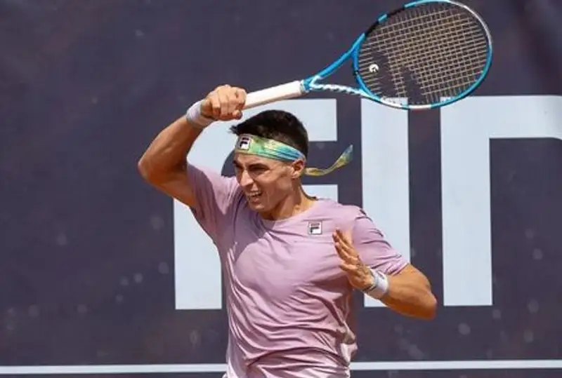 Казахстанский теннисист вышел в полуфинал турнира в Португалии