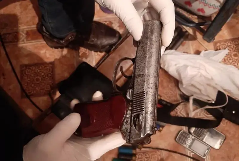Aqtóbede destrýktıvti dinı aǵym ókilinen qarý-jaraq tabyldy
