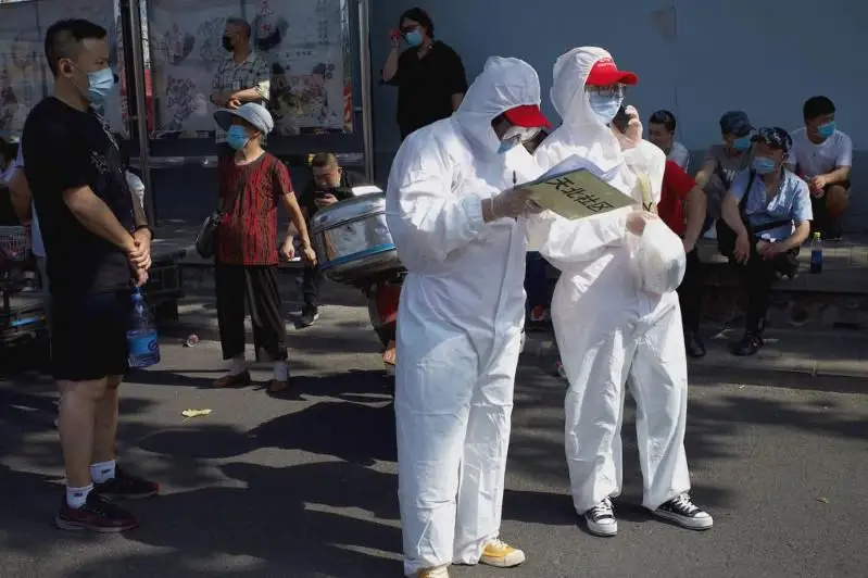 شىنجاڭدا كوروناۆيرۋسقا شالدىققانداردىڭ رەكوردتىق سانى تىركەلدى