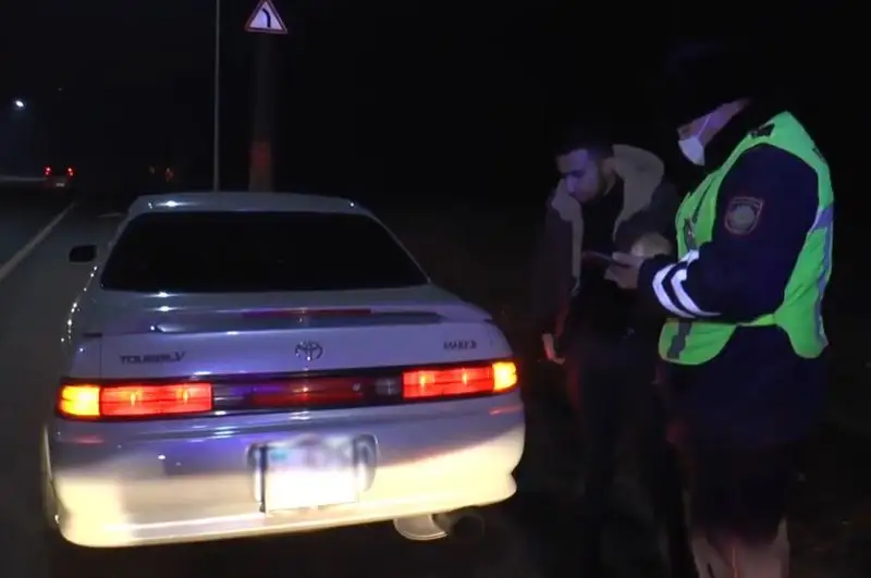 پوليتسەيلەر جالعان ءنومىر تاققان كولىكتەردى انىقتاۋ ءۇشىن رەيدكە شىقتى