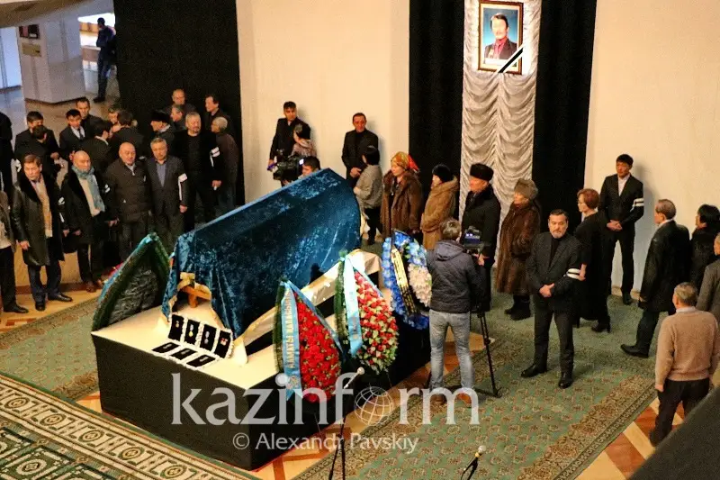 Қазақ мойнындағы тұмарынан айырылды - Асанәлі Әшімов