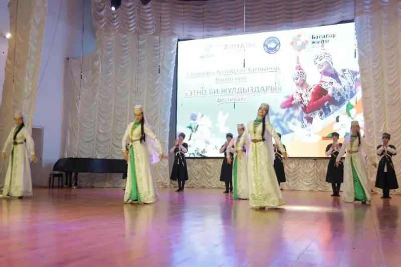 Танцевальные коллективы выступили на этнофестивале в столице