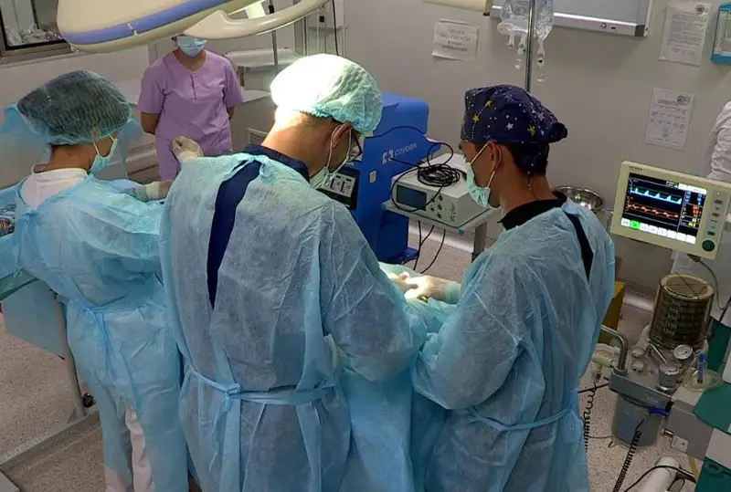 Shymkentte «Arnoldo kıarı» sındromyna shaldyqqan naýqasqa alǵash ret ota jasaldy