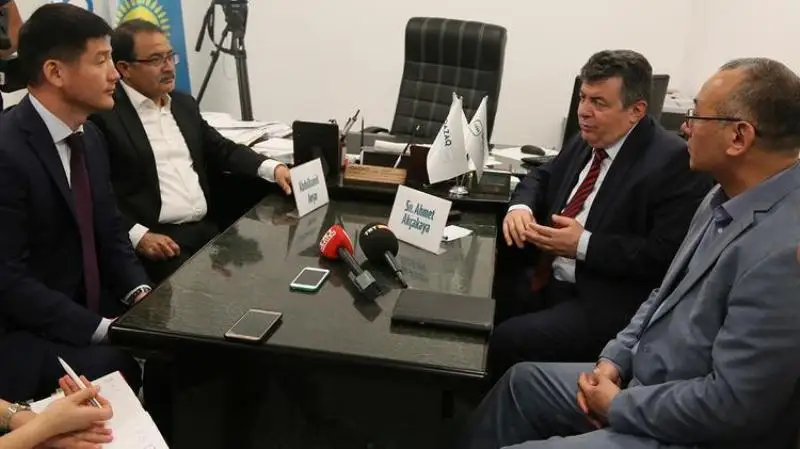 Түркиялық өнерпаздар Қазақ радиосында жанды дауыста ән шырқады