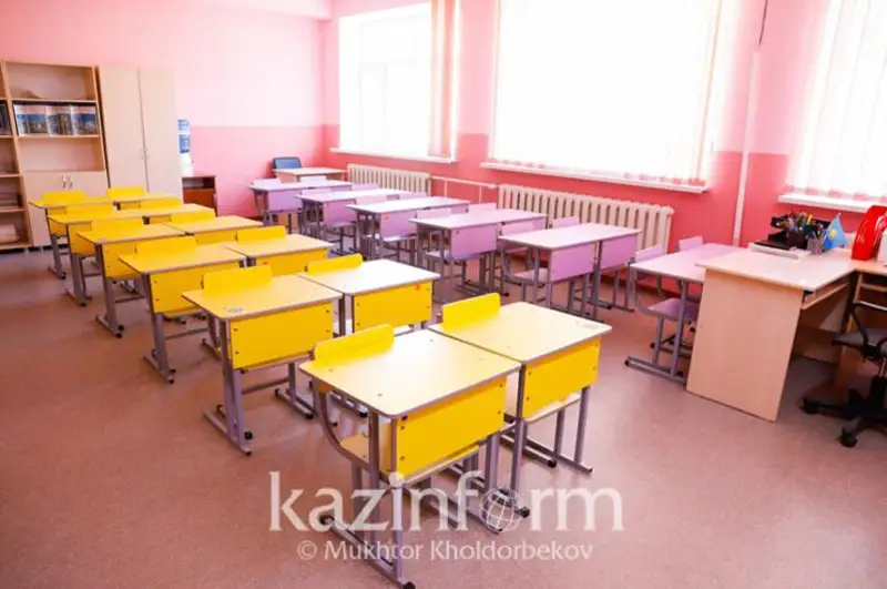 Тепловой пушкой поднимают температуру в новой школе в Петропавловске