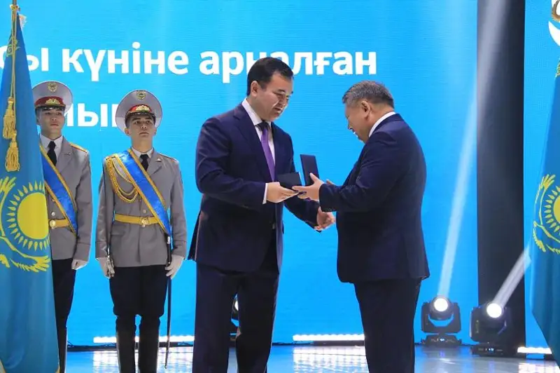 Государственные награды ко Дню Республики получили 34 карагандинца