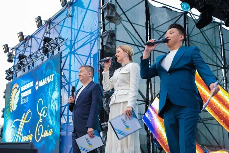 AMANAT партиясы мемлекеттік рәміздердің 30 жылдығына орай ашық аспан астында концерт өткізді