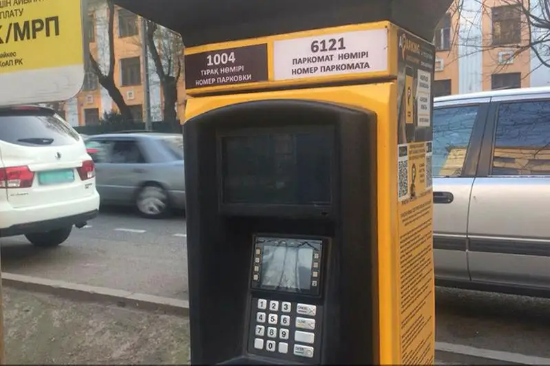Тротуарные парковки будут бесплатны два дня в Алматы