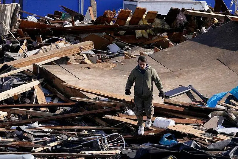 AQSh-tyń ortalyq shtattarynda joıqyn tornado júrip ótti